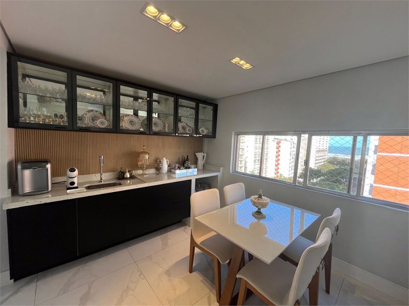 Apartamento Residencial à venda, Gonzaga, Santos - AP0199.