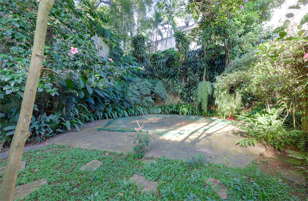 Casa Térrea à venda com 5 quartos, sendo 2 suítes, em Alto da Boa Vista, São Paulo, SP