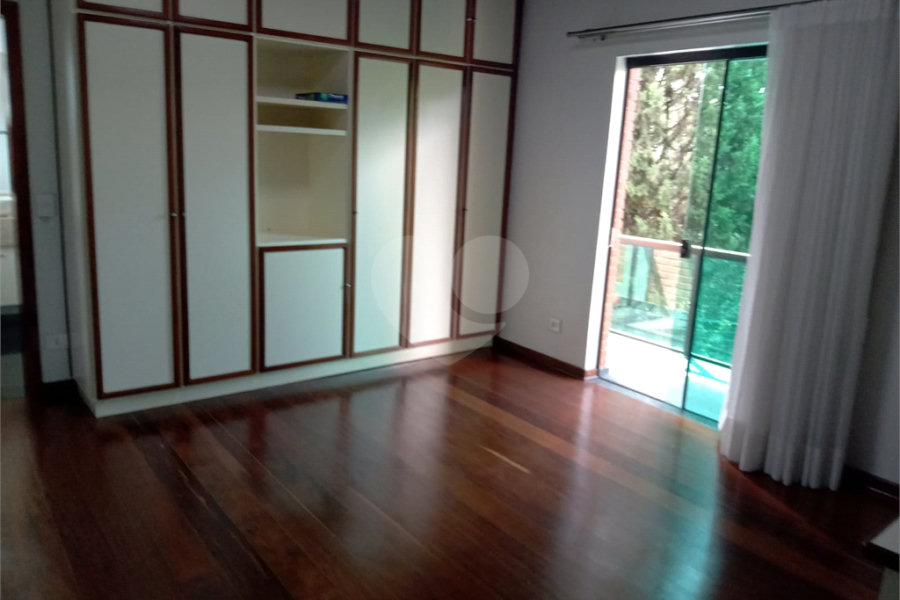 Sobrado à venda ou para alugar com 4 quartos, sendo 2 suítes, em Serra da Cantareira, Mairiporã, SP