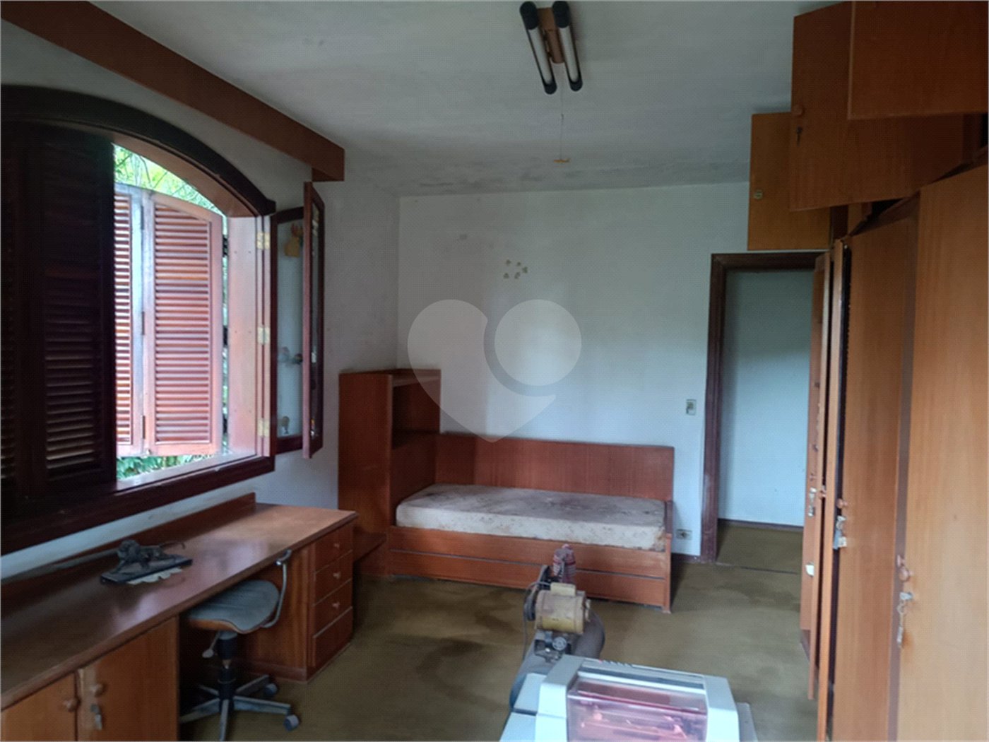 Casa à venda com 4 quartos, sendo 2 suítes, no condomínio Associação Reserva das Hortênsias, Mairiporã - SP