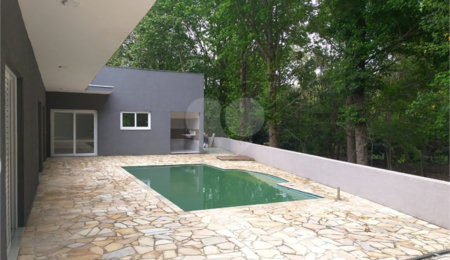 Casa à venda com 2 quartos, sendo 1 suíte,  no condomínio Figueira Garden, Atibaia - SP