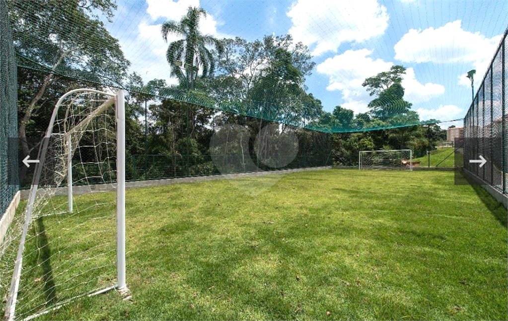 Sobrado à venda com 3 quartos em Jardim Petrópolis, Cotia, SP
