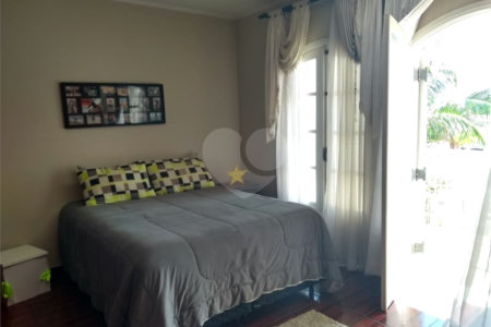 Casa à venda com 5 quartos, sendo 3 suítes,  em Vila Oliveira, Mogi das Cruzes, SP