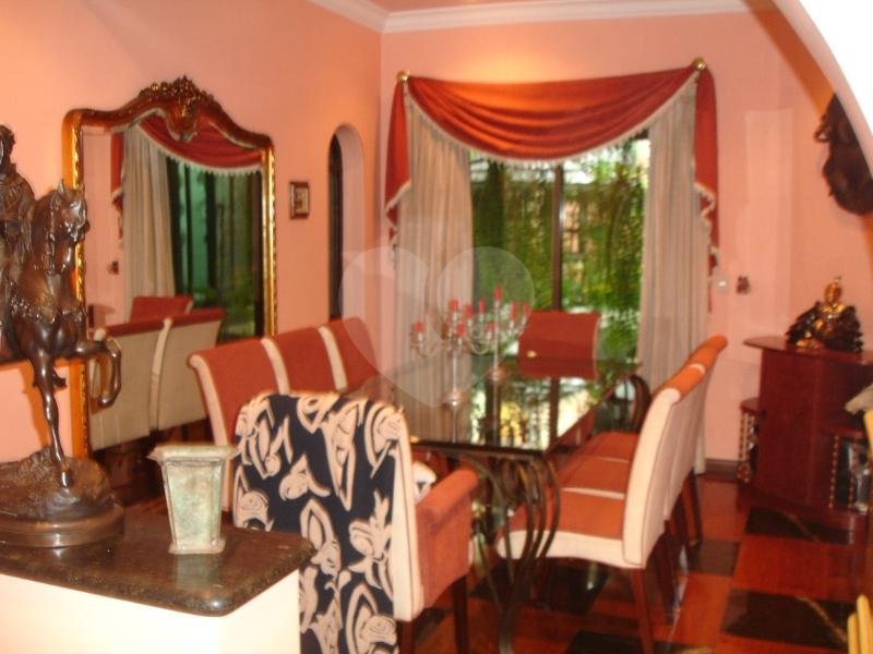 Casa à venda com 4 quartos, sendo 2 suítes, em Aclimação, São Paulo, SP