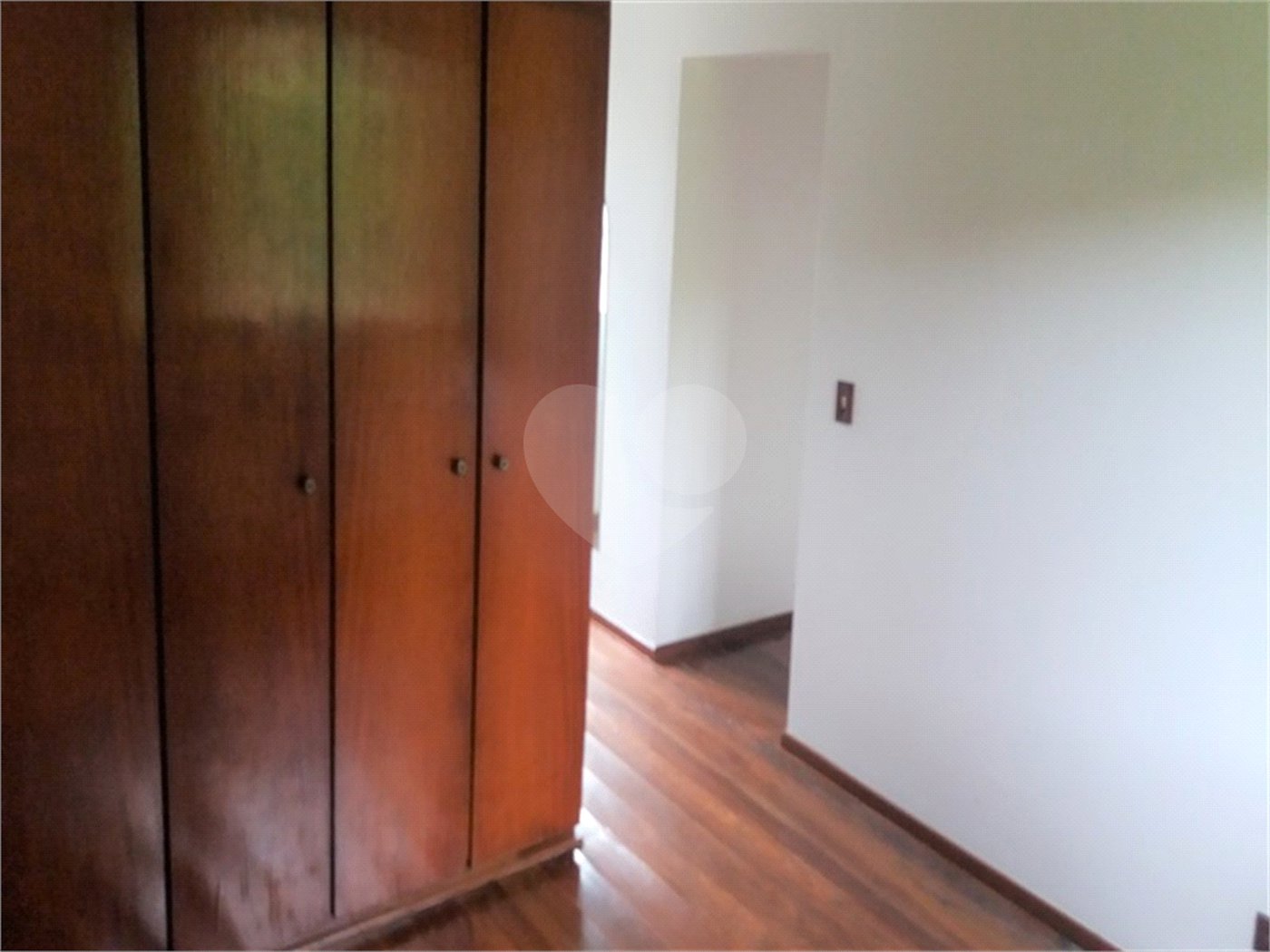 Sobrado à venda com 4 quartos, sendo 3 suítes, em Interlagos, São Paulo, SP