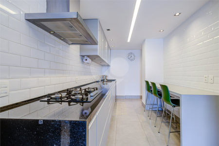 Apartamento à venda com 3 suítes em Campo Belo, São Paulo, SP