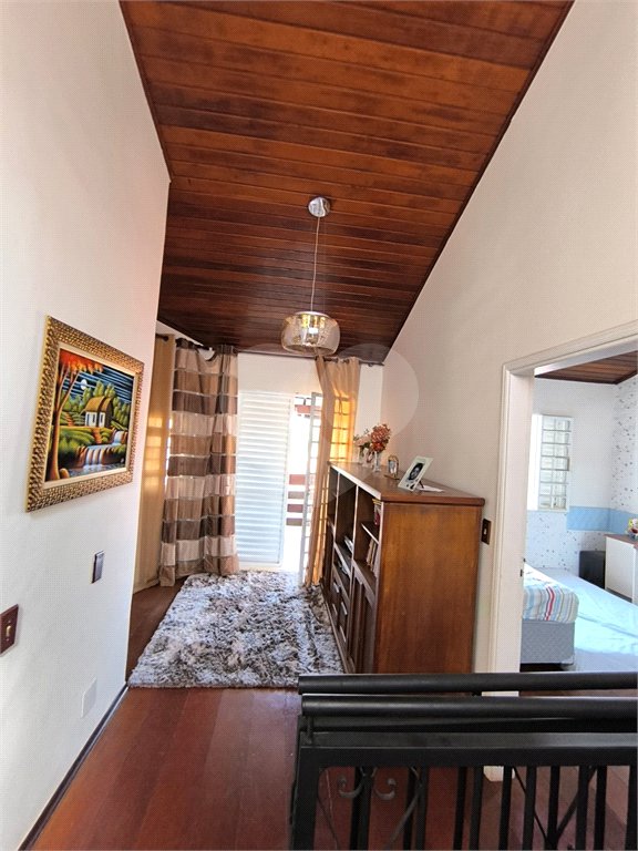 Casa à Venda no Santa Marta com 3 Suítes e Piscina