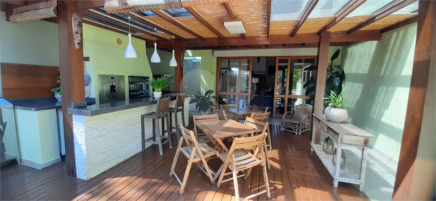 Casa à venda com 4 quartos, sendo 3 suítes, no condomínio Sausalito, Mairiporã - SP