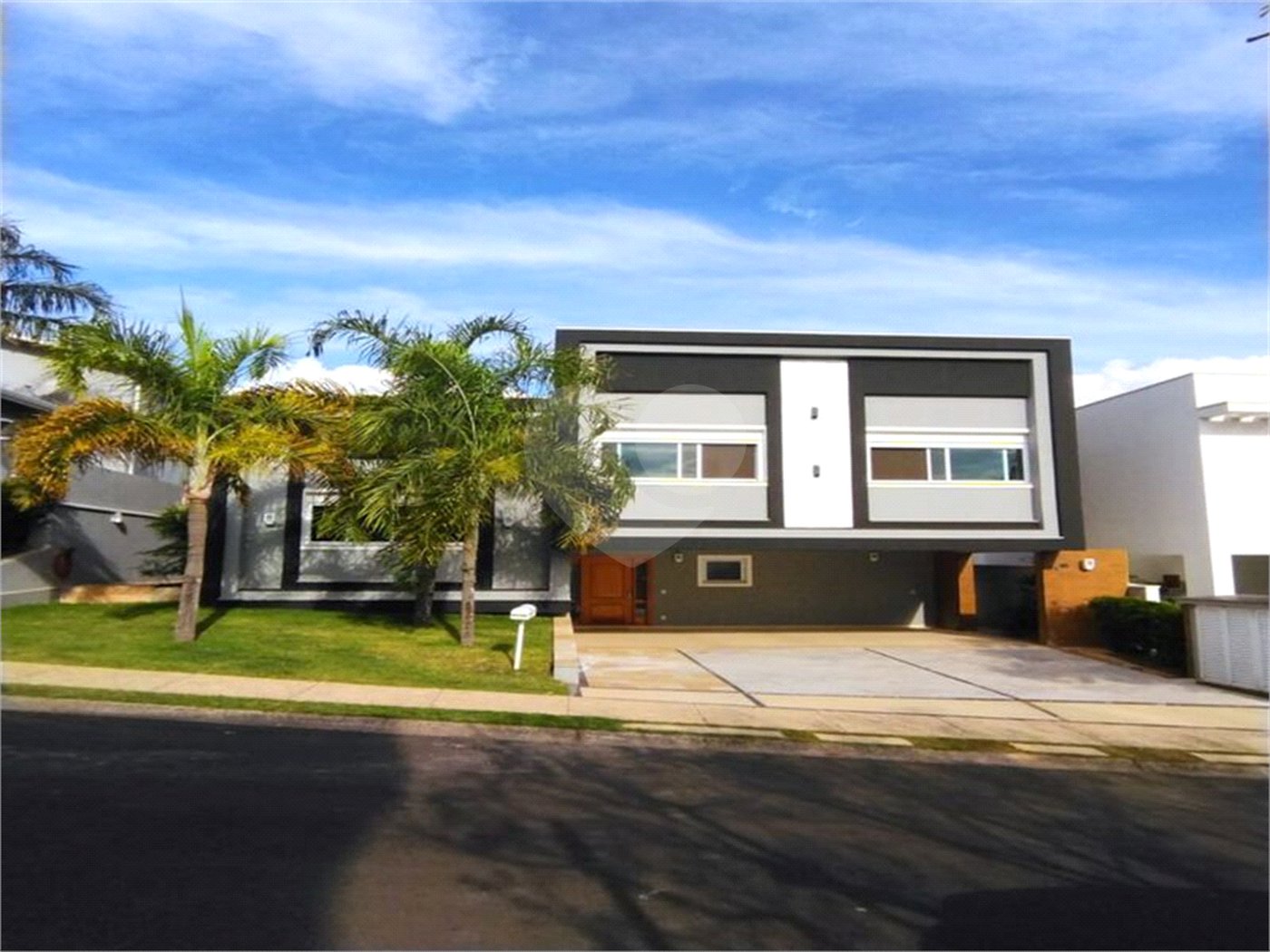 Casa à venda com 4 suítes no condomínio Residencial Santa Clara, Indaiatuba - SP