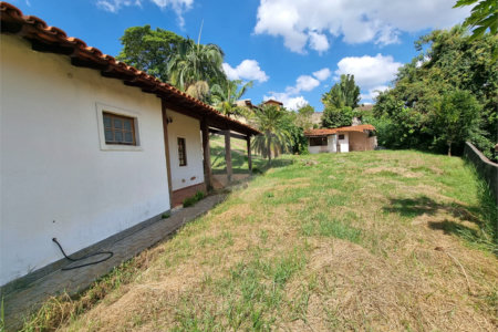 Casa à venda com 3 quartos, sendo 1 suíte, no condomínio São Joaquim, Vinhedo - SP