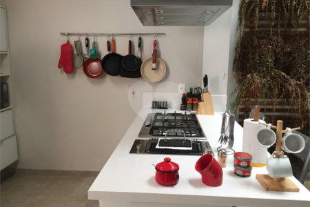Sobrado à venda com 3 quartos, sendo 1 suíte, em Alto da Boa Vista, São Paulo, SP