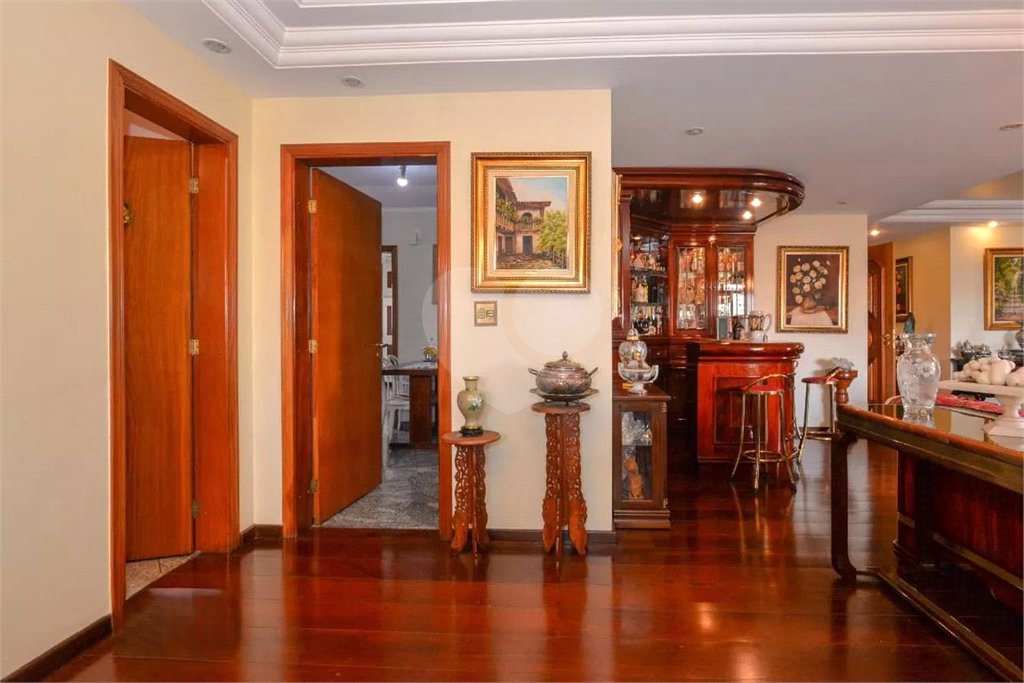 Apartamento à Venda | 474 m2 | 4 suítes | 4 vagas em Santana!