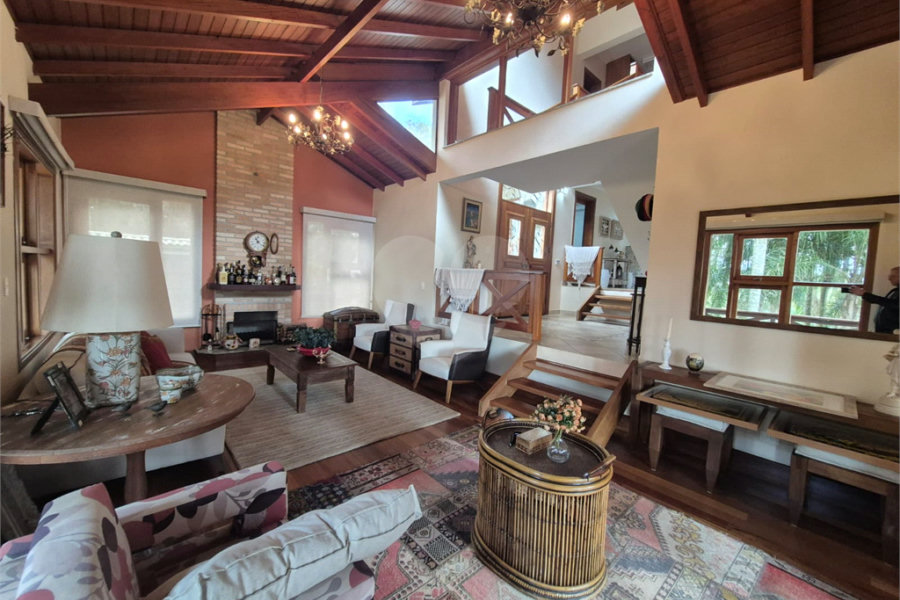 Casa à venda com 3 suítes no condomínio Sausalito, Mairiporã - SP