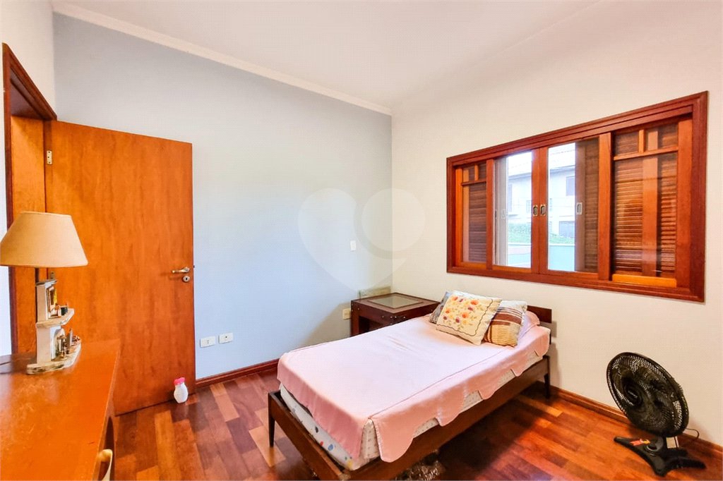 Casa à venda com 4 quartos, sendo 3 suítes, no condomínio Morada da Serra, São José dos Campos - SP