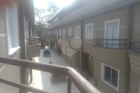 Casa à venda com 3 quartos, sendo 1 suíte, no condomínio Algarve Residencial, São Paulo - SP