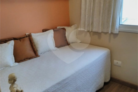 Casa à venda com 3 quartos, sendo 1 suíte, no condomínio Moradas do Horto, São Paulo - SP