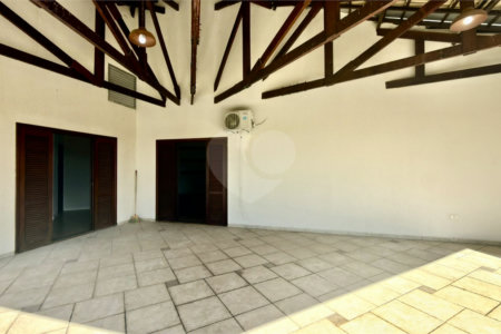 Casa à venda com 4 suítes no condomínio Parque Village Castelo, Itu - SP