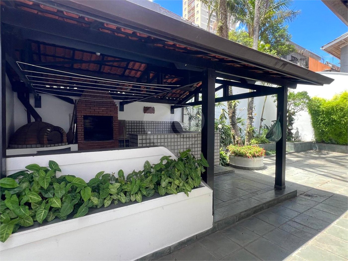 Casa à venda com 5 quartos, sendo 4 suítes, em Parque Maria Helena, São Paulo, SP