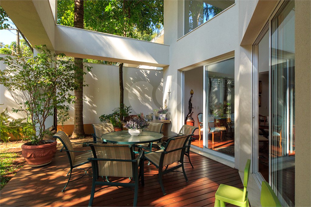 Casa à venda com 4 suítes no condomínio Vila Alba, São Paulo - SP