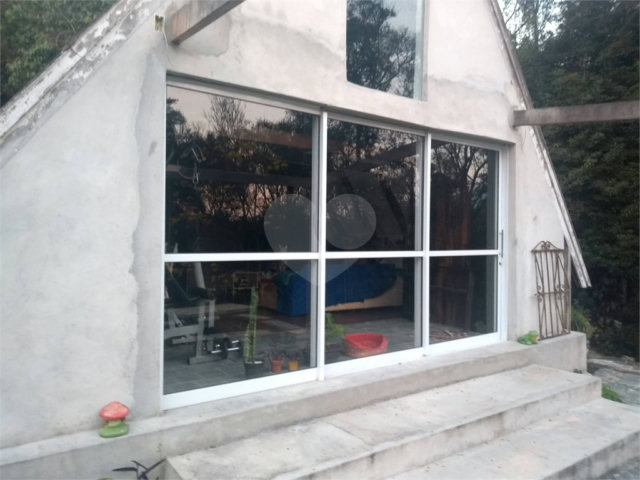 Casa à venda com 3 quartos, sendo 1 suíte,  no condomínio Cinco Lagos, Mairiporã - SP