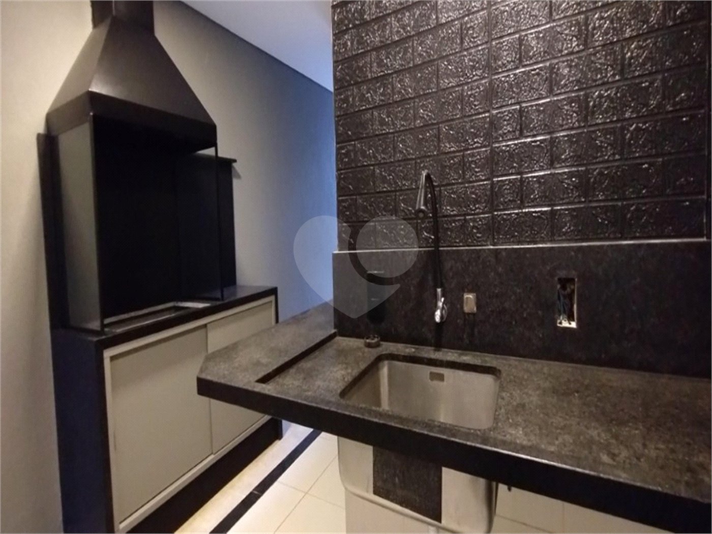 Casa à venda com 3 quartos, sendo 1 suíte, no condomínio Rio das Pedras, Salto - SP