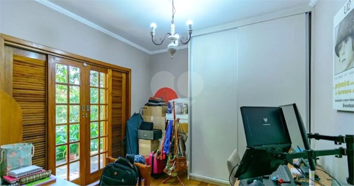 Casa à venda com 4 quartos, sendo 2 suítes,  em Granja Viana, Cotia, SP