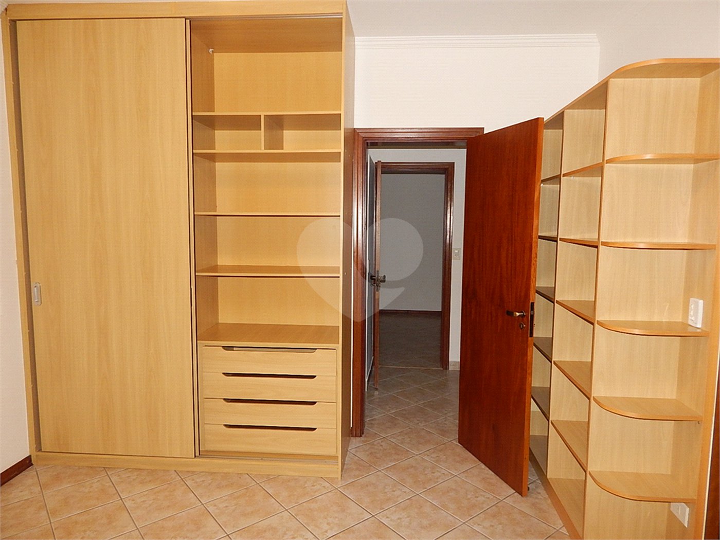 Casa à venda com 3 quartos, sendo 1 suíte, no condomínio Alpes de Vinhedo, Vinhedo - SP