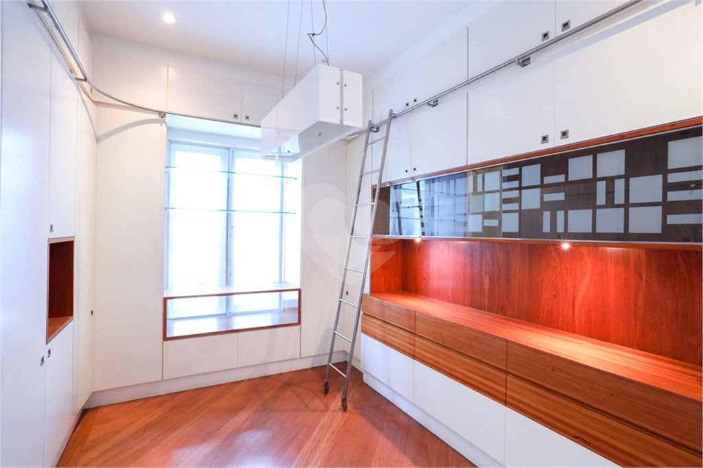 Casa à venda ou para alugar com 4 suítes em Jardim Panorama, São Paulo, SP