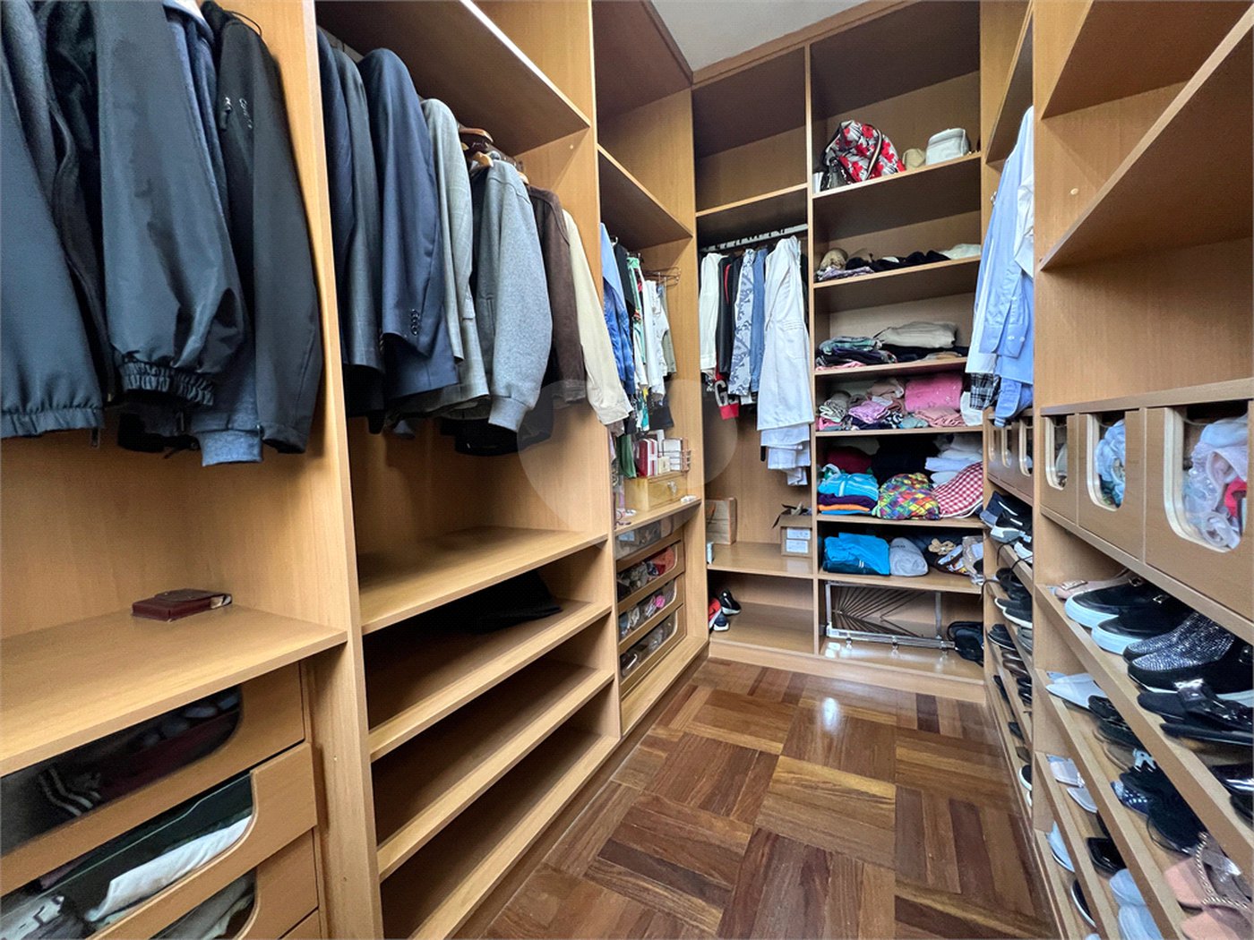 Sobrado à venda com 4 suítes em Tremembé, São Paulo, SP
