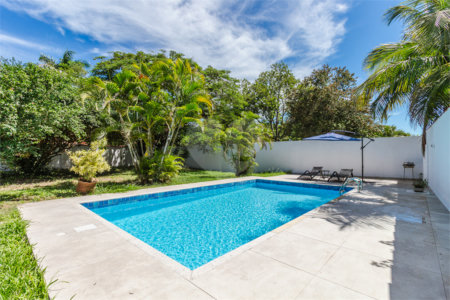 Casa à venda com 3 quartos, sendo 1 suíte,  em Manguinhos, Armação dos Búzios, RJ