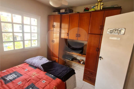 Casa à venda com 3 quartos, sendo 1 suíte, no condomínio Moradas do Ipê, São Paulo - SP