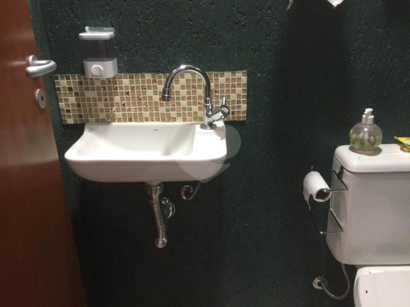 Casa à venda com 3 quartos, sendo 1 suíte, no condomínio Morada do Horto, São Paulo - SP