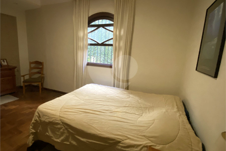 Casa Térrea à venda com 5 quartos, sendo 1 suíte, em Pacaembú, São Paulo, SP