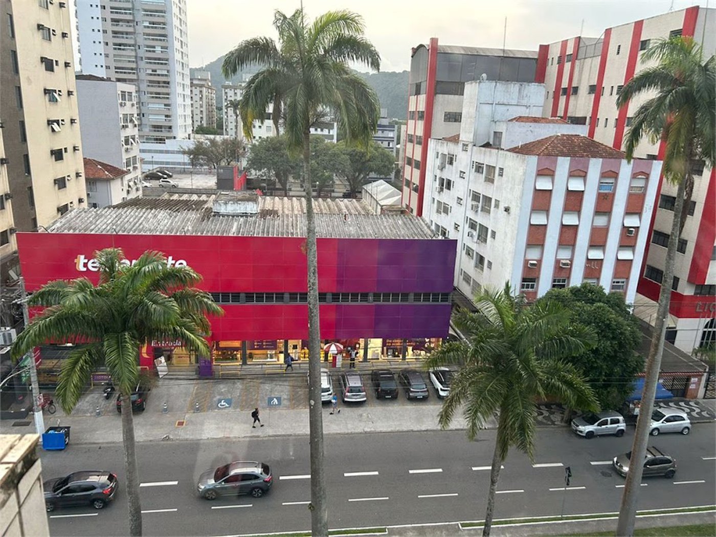 Sala Comercial à Venda no Gonzaga – Avenida Ana Costa – Santos/Sp
