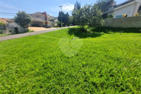 Terreno à venda com 1 suíte no condomínio Portal do Lago, Valinhos - SP
