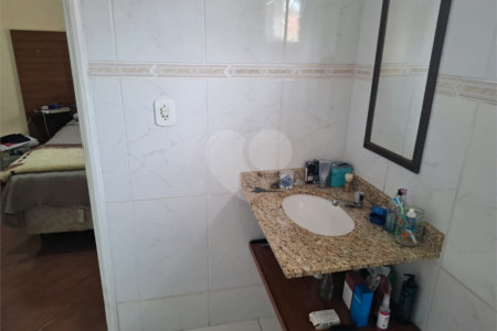 Casa à venda com 2 suítes em Vila Figueira, Suzano, SP