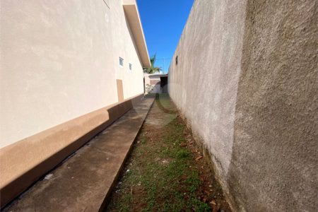 Casa à venda com 3 quartos, sendo 1 suíte, em Jardim Primavera I, Ponta Porã, MS