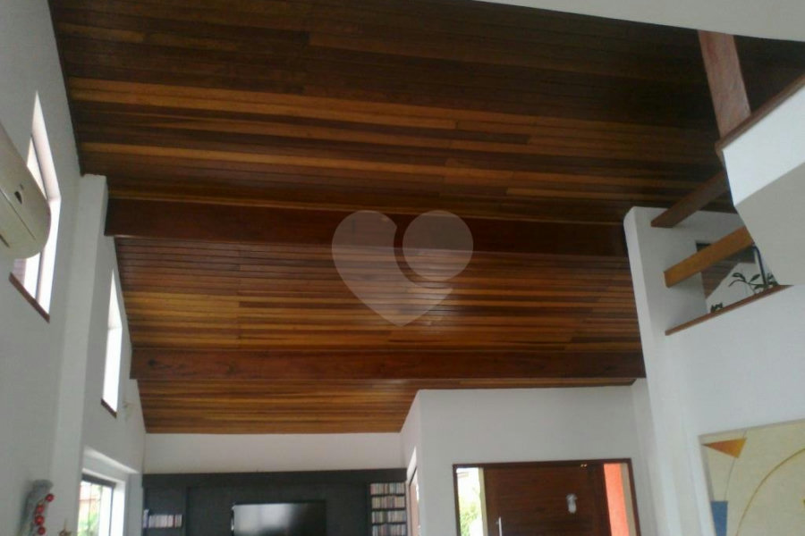 Sobrado à venda com 5 suítes em Enseada, Bertioga, SP