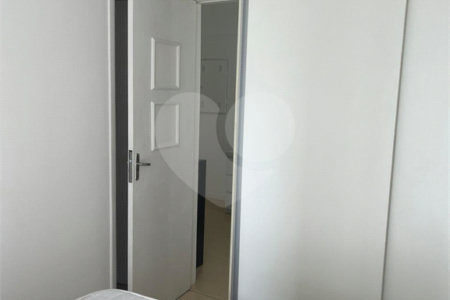 á venda Excelente Apto Mobiliado na Barra Funda - 1 Quarto e Sacada - Aceita Permuta