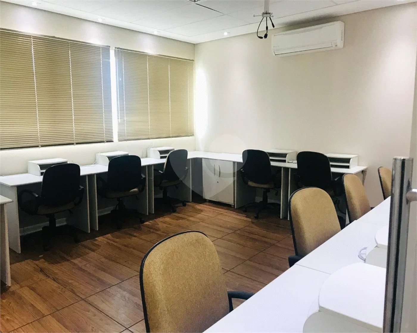OPORTUNIDADE DOMO BUSINESS - MOBILIADA E PRONTA P/ USO!