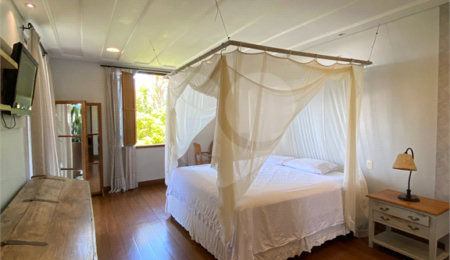 Casa à venda com 4 quartos, sendo 3 suítes,  em Campinho, Porto Seguro, BA