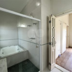 Casa à venda com 5 quartos, sendo 3 suítes,  no condomínio Village Saint Charbel, Araçoiaba da Serra - SP