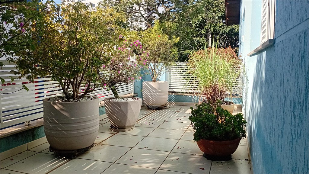 Sobrado à venda com 4 quartos, sendo 2 suítes,  em Vila Gilda, Santo André, SP