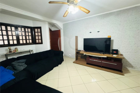 Casa à venda com 4 quartos, sendo 2 suítes, em Parque Santo Antônio, Guarulhos, SP
