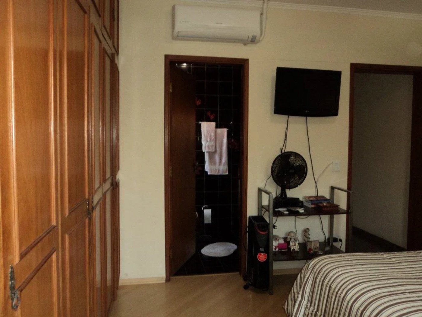 Casa à venda com 3 quartos, sendo 1 suíte, em Jardim Cláudia, São Paulo, SP