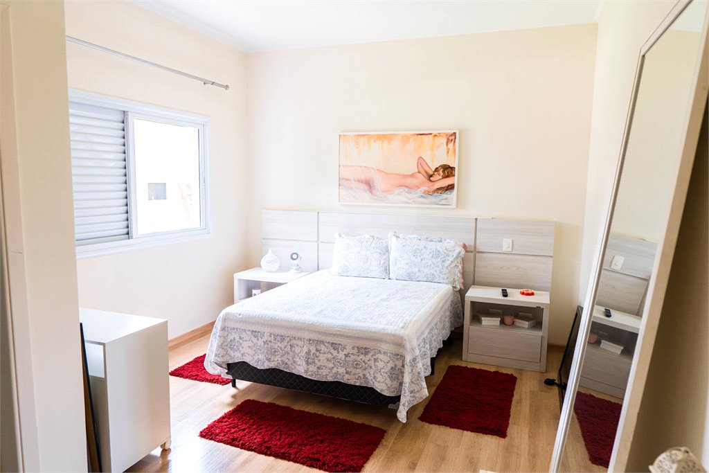 Casa à venda com 5 quartos, sendo 4 suítes, no condomínio Flamboyant, Atibaia - SP