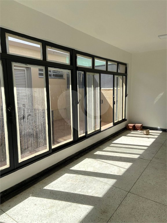 Sobrado à venda com 3 quartos, sendo 1 suíte,  em Jardim Itacolomi, São Paulo, SP