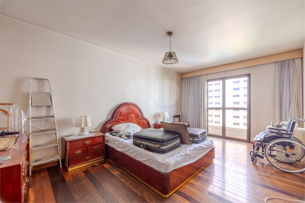 Apartamento à venda com 3 suítes em Moema, São Paulo, SP