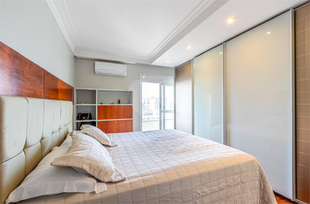 Apartamento à venda com 4 quartos, sendo 3 suítes,  em Real Parque, São Paulo, SP