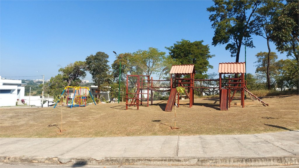 Terreno à venda no condomínio Jardim Residencial Helena Maria, Sorocaba - SP